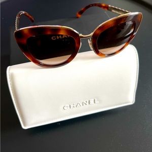 Classic Chanel look. One of a kind!!